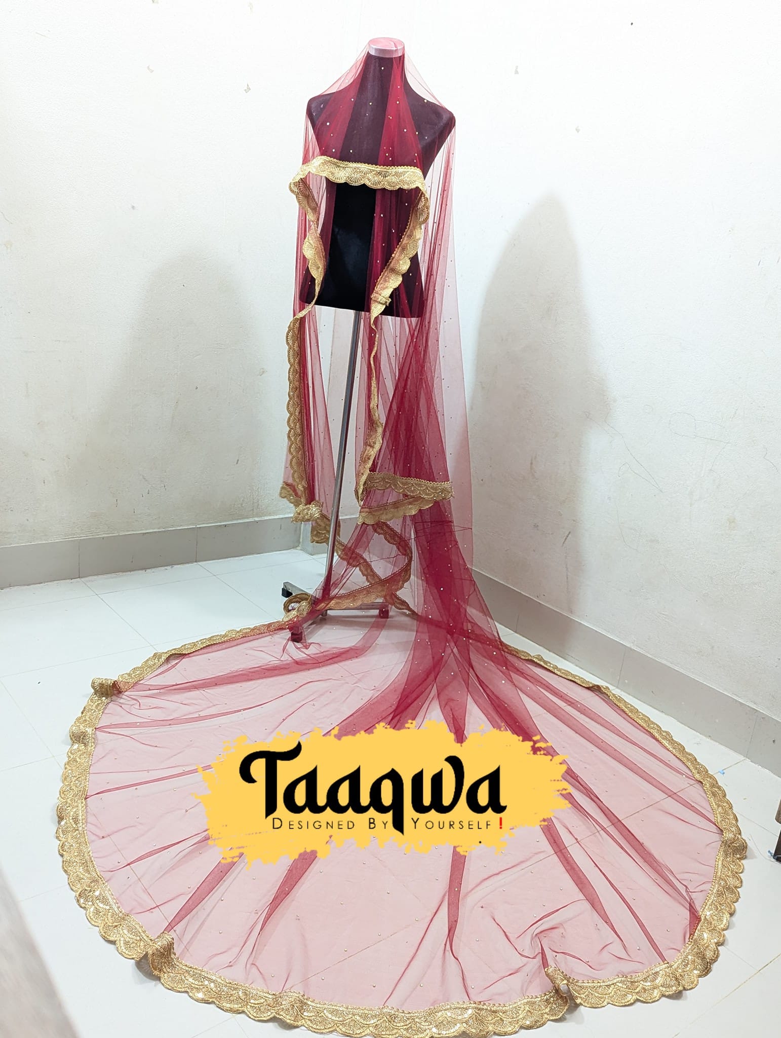 Premium Red Curve Long Tailcut Veil