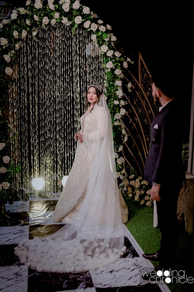 Luxury Hand-Crafted Long Floral Veil_img_1