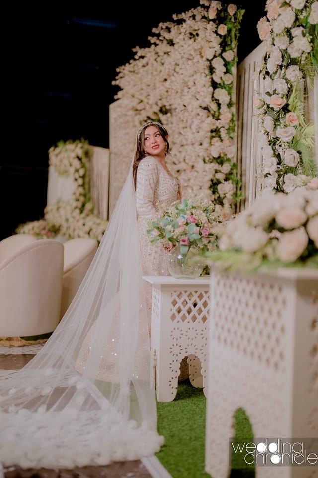 Luxury Hand-Crafted Long Floral Veil_img_3