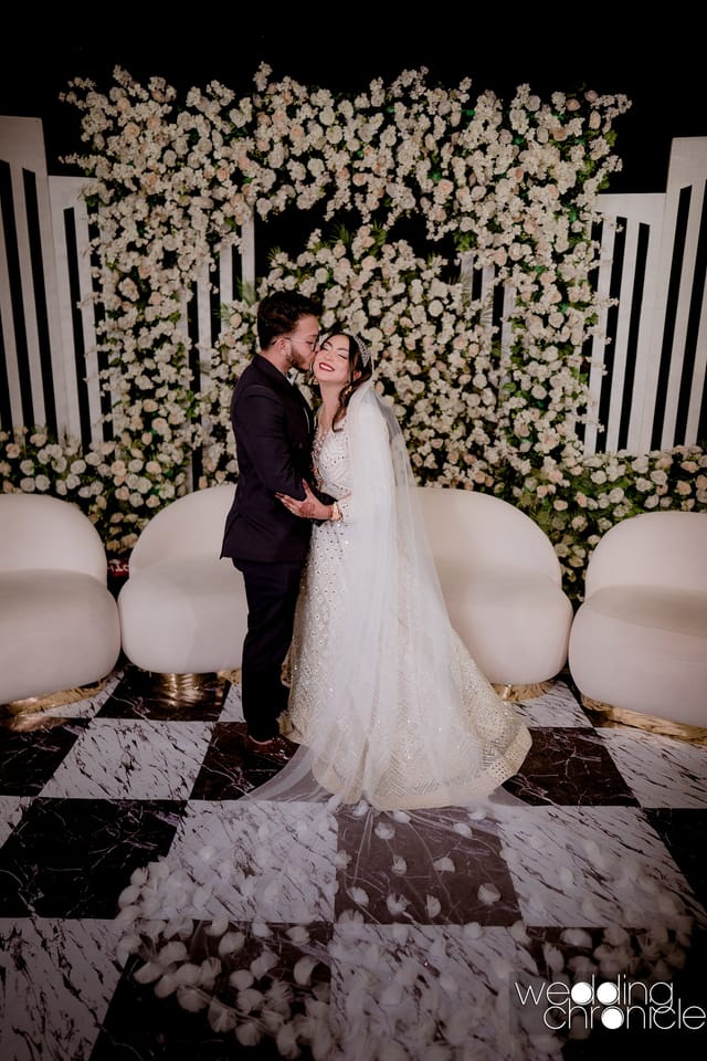 Luxury Hand-Crafted Long Floral Veil_img_4