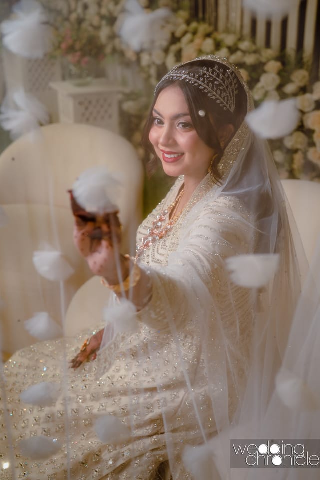 Luxury Hand-Crafted Long Floral Veil_img_8