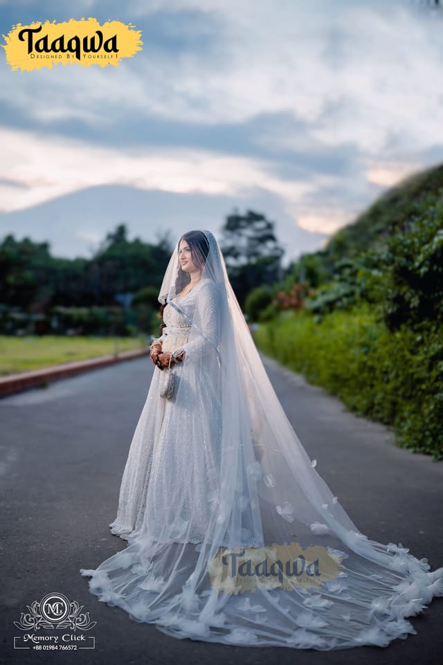 Luxury Hand-Crafted  White Floral Long Veil_img_0