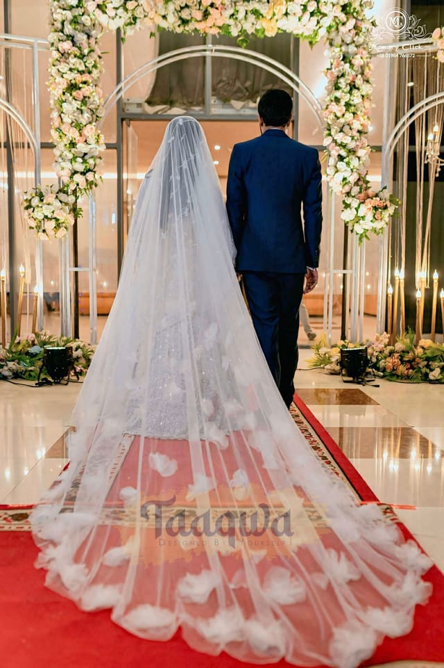 Luxury Hand-Crafted  White Floral Long Veil_img_3